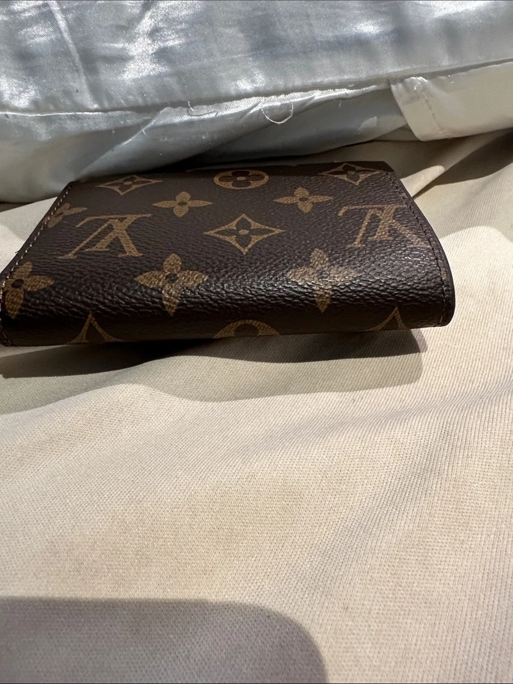 Unbeanded compact wallet